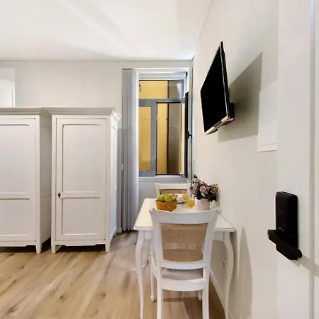 - - 4 Apartment *