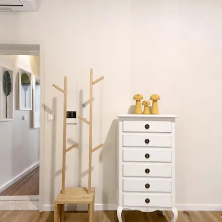 - - 4 Apartment