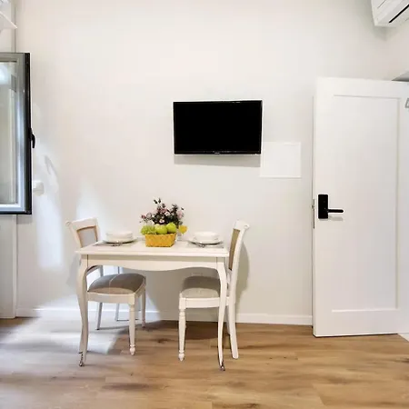 - - 4 Apartment